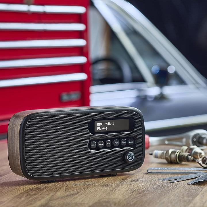 VQ Dexter Radio DAB Plus/DAB mit FM, 3 Watts Stereo Lautsprecher und LCD Bildschirm - Batteriebetrie