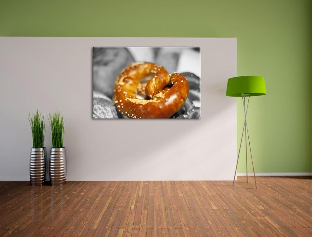 appetitliche gebackene Salzbrezel schwarz/weiss auf Leinwand, XXL riesige Bilder fertig gerahmt mit