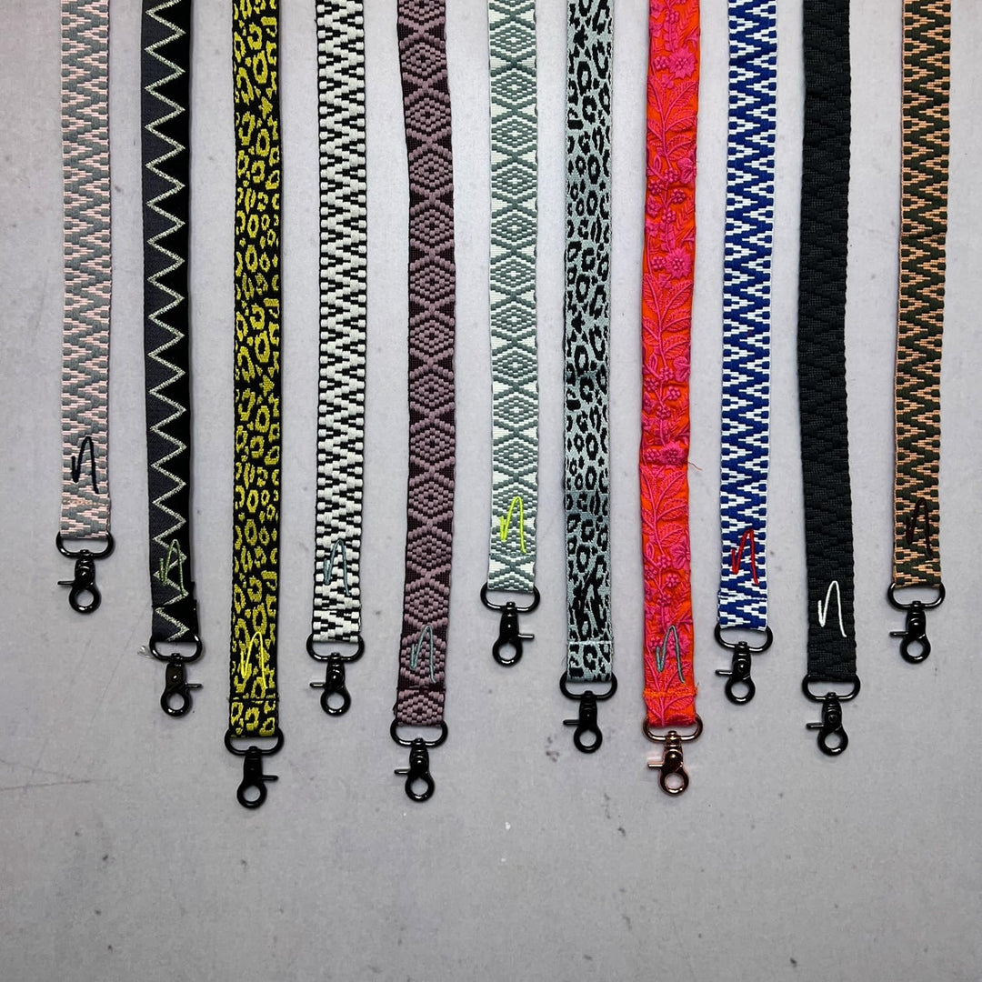 NOOMYA® Handykette Midnight Star | Baumwolle | Wechselband zum Umhängen | ohne Hülle | universal für