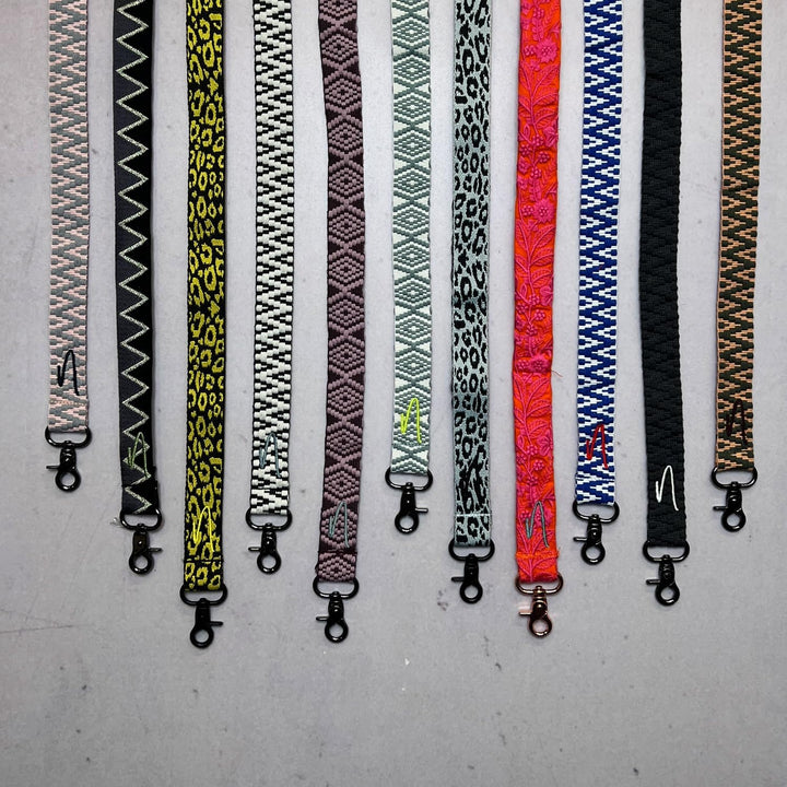 NOOMYA® Handykette Midnight Star | Baumwolle | Wechselband zum Umhängen | ohne Hülle | universal für