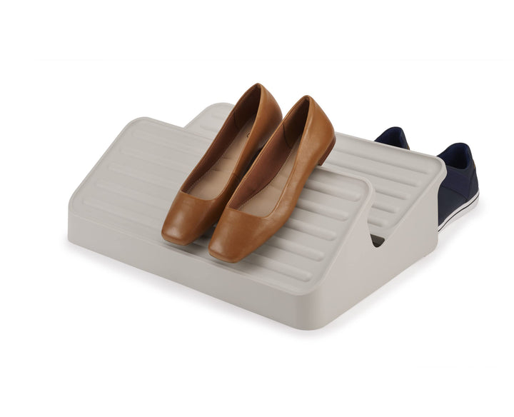 Joseph Joseph Shoe-In - 2-stufiger, platzsparender Schuhregal-Organisator, für bis zu 6 Paar Schuhe,