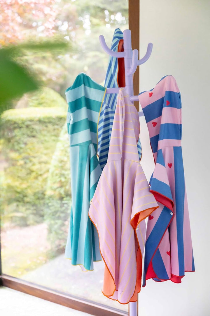 Quut – Badeponcho Kinder Kirsche – 60 x 60 cm – Mikrofaser Poncho Handtuch – Trocknet schnell – Kein
