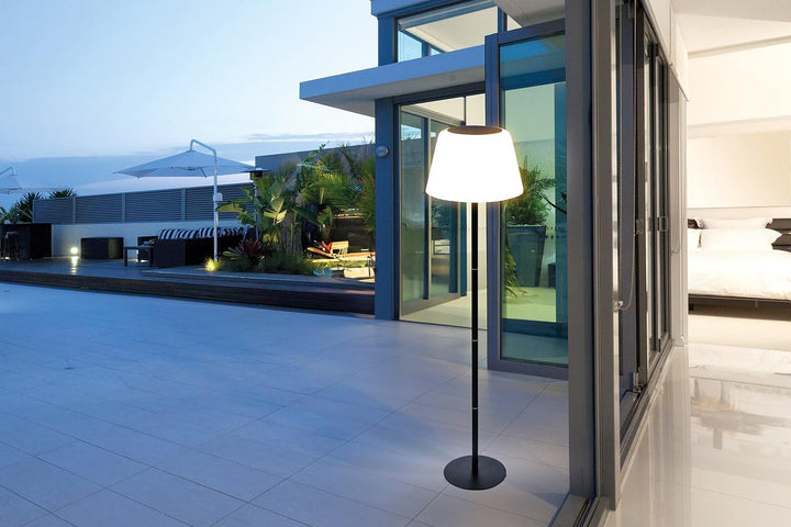 Lunartec LED Akku Tischleuchte: 2er-Set Solar-LED-Tisch- & Stehleuchte, Fernbedienung, CCT, 400 lm (