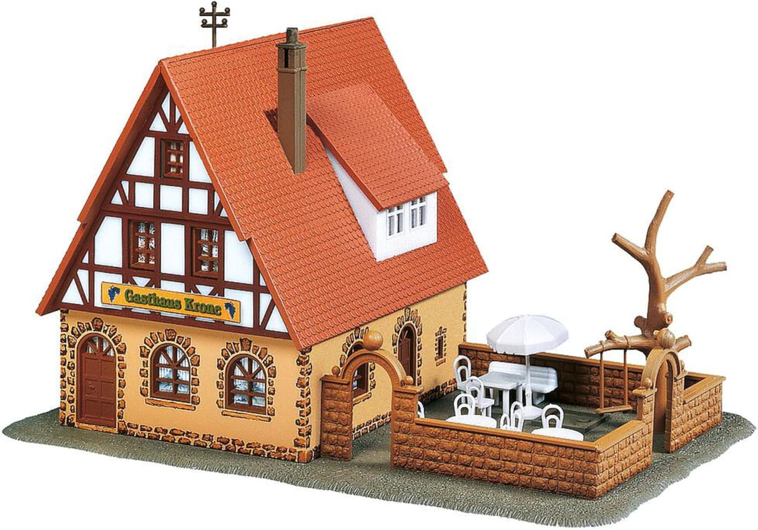 FALLER Gasthaus Zur Krone Modellbausatz mit 42 Einzelteilen 167 x 105 x 100 mm I Modelleisenbahn Zub