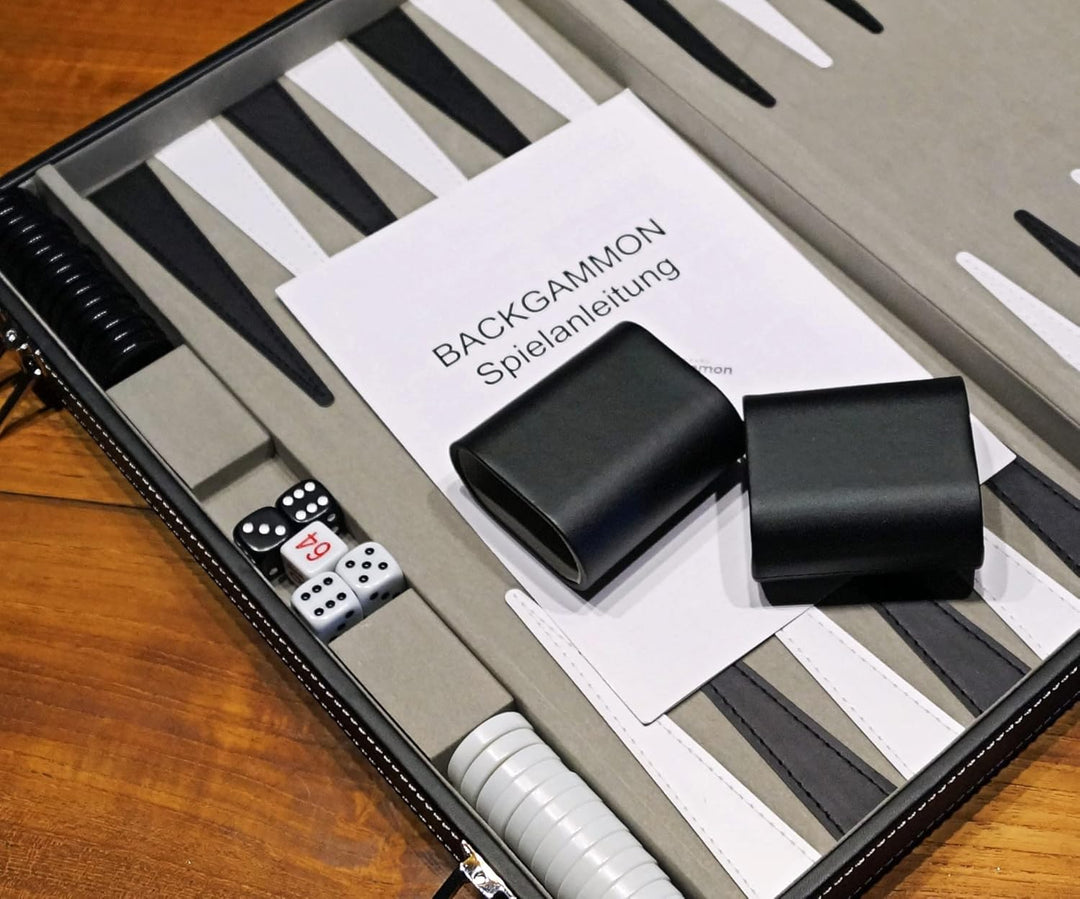 PrimoGames Koffer Backgammon Attaché Kunstleder - Edles Kofferspiel mit Filz Bezug und fein aufgenäh