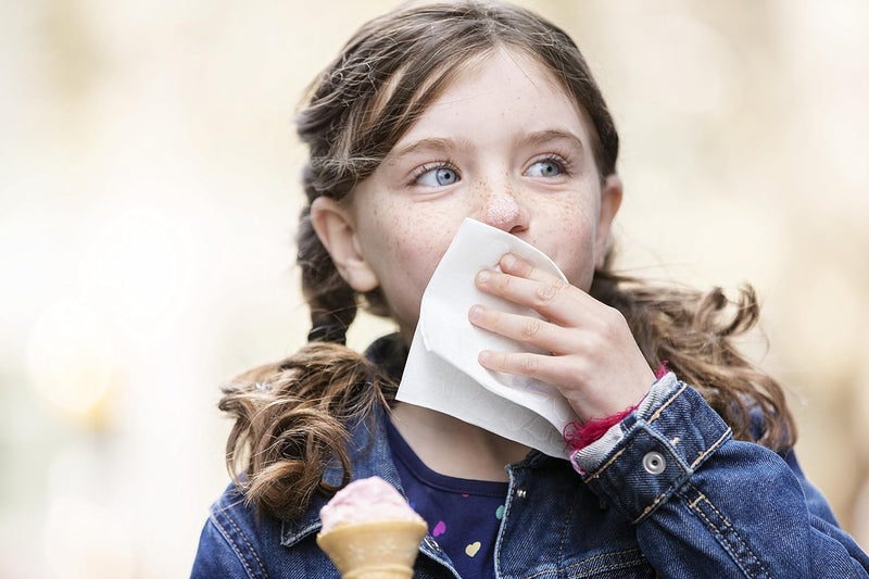 Tork 477402 weisse Lunchservietten 1/8 gefaltet / 2-lagige, vorgefaltete Papierservietten für Snacks