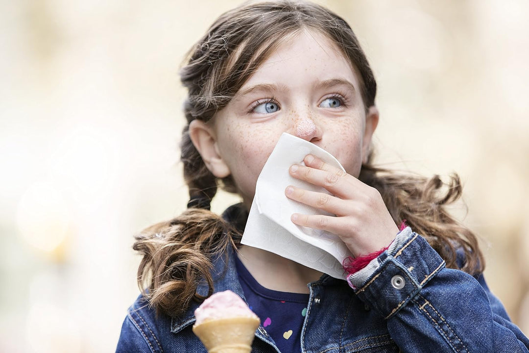 Tork 477402 weisse Lunchservietten 1/8 gefaltet / 2-lagige, vorgefaltete Papierservietten für Snacks