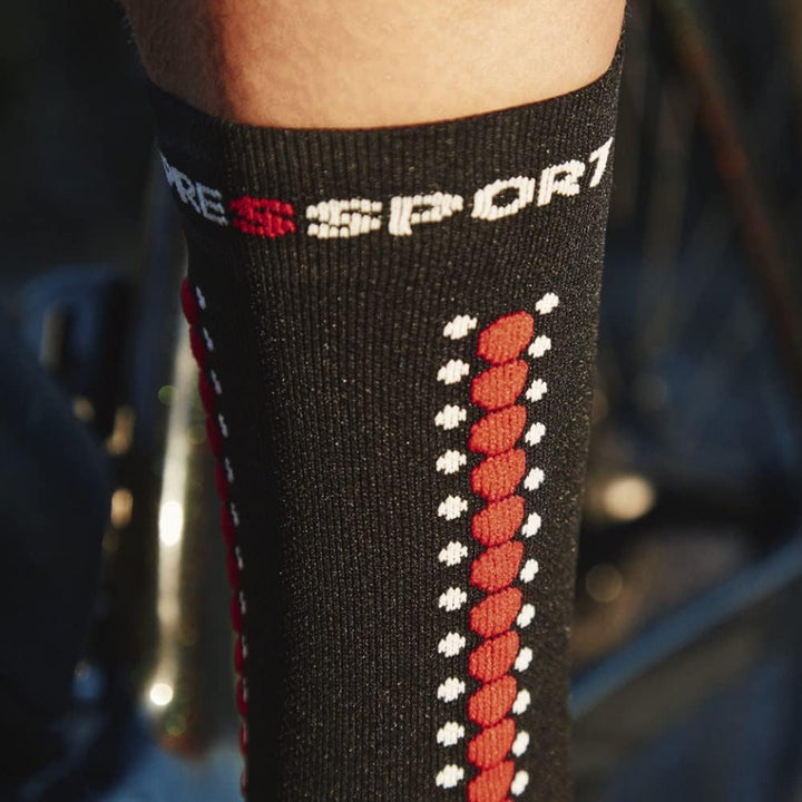 COMPRESSPORT Unisex Socken, schwarz/red
