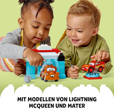 LEGO DUPLO Disney and Pixar's Cars Lightning McQueen & Mater in der Waschanlage Spielzeugautos, Moto