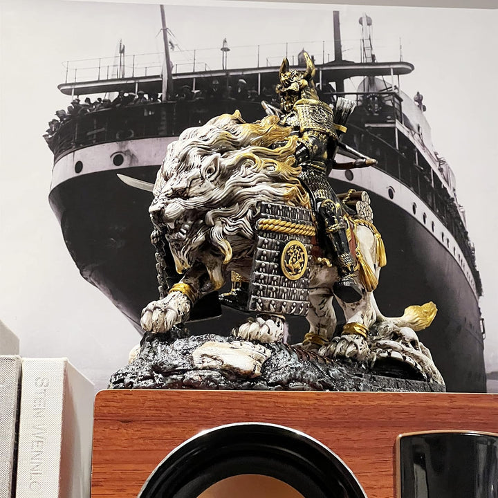 LOOYAR Mittelalterlicher antiker weisser Löwe Samurai Krieger Harz Statue Ornament Figur Basteln für