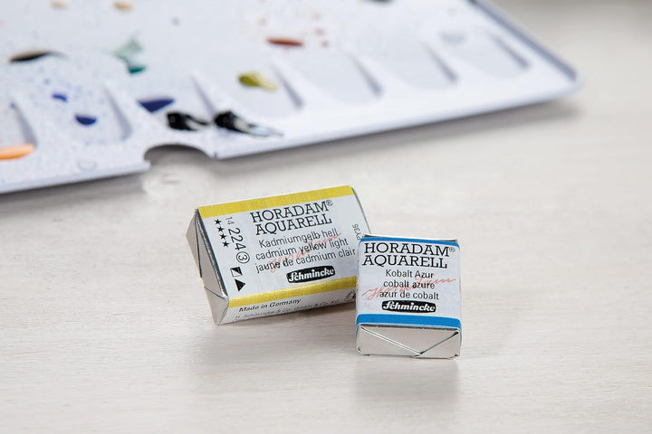 Schmincke – HORADAM AQUARELL Premium Farbkasten mit 47 feinsten Aquarellfarben, Porzellanpalette, 2