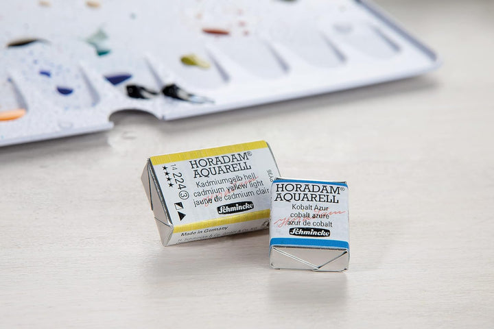 Schmincke – HORADAM AQUARELL Premium Farbkasten mit 24 feinsten Aquarellfarben, Porzellanpalette, 74
