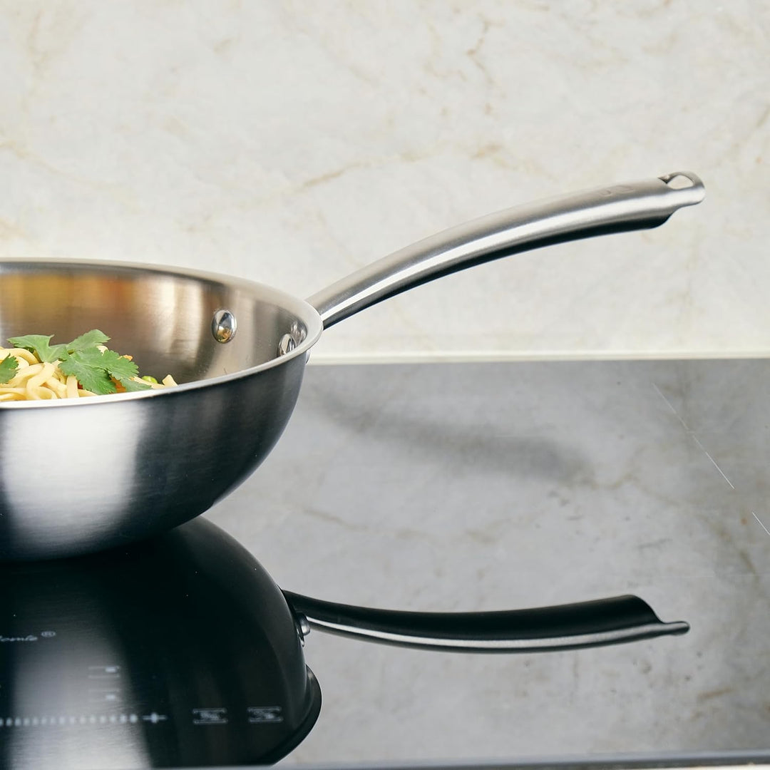 KAMBERG - Wok Ø 24 cm aus Edelstahl 18/10 Triply – ohne PFAS – Deckel inklusive – für alle Herde, au
