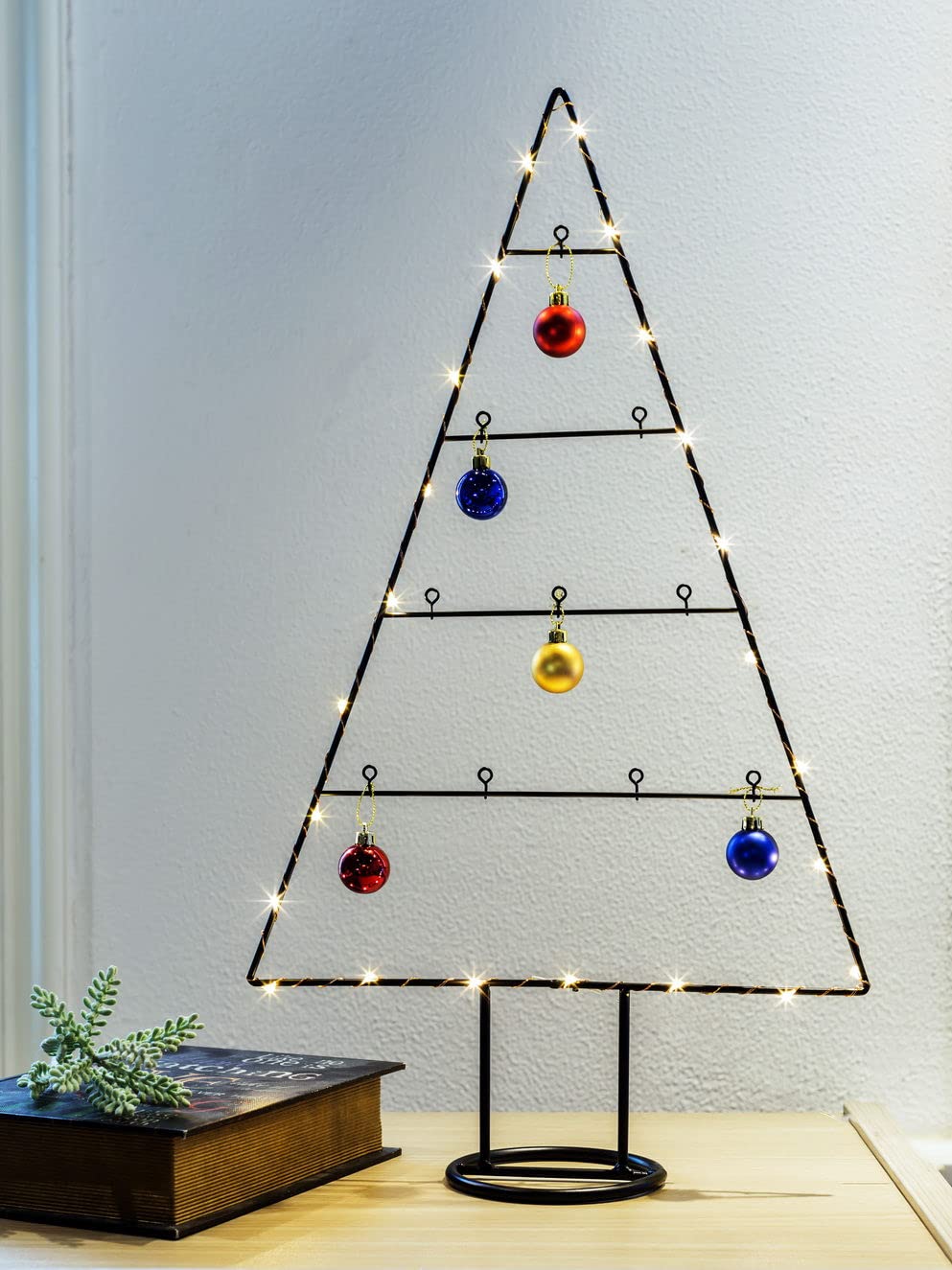 Metall LED Tannenbaum mit Haken zum selbst dekorieren - inkl. 5 Christbaumkugeln - Weihnachtsbaum Ch