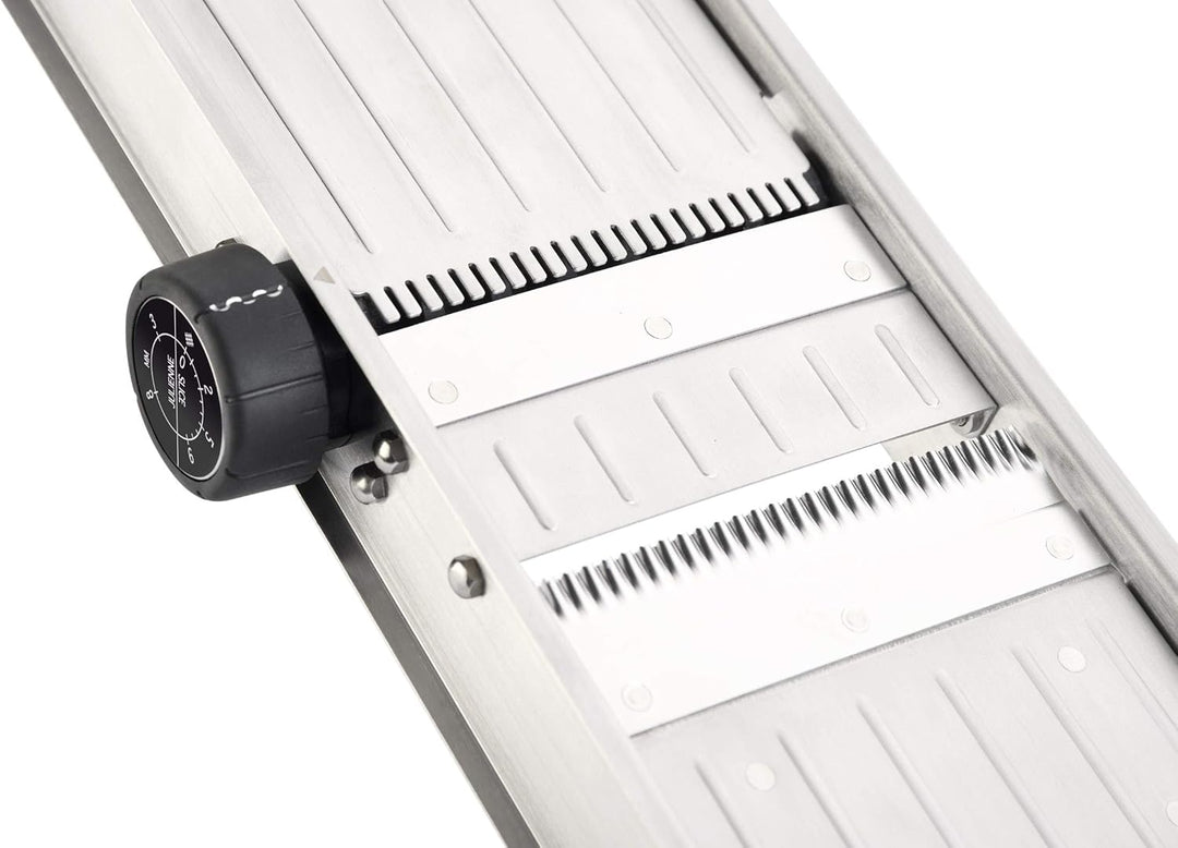GSD Profi Mandoline, Edelstahl/Kunststoff Silber, mit ergonomischen Restehalter und Gummifüssen, Mas