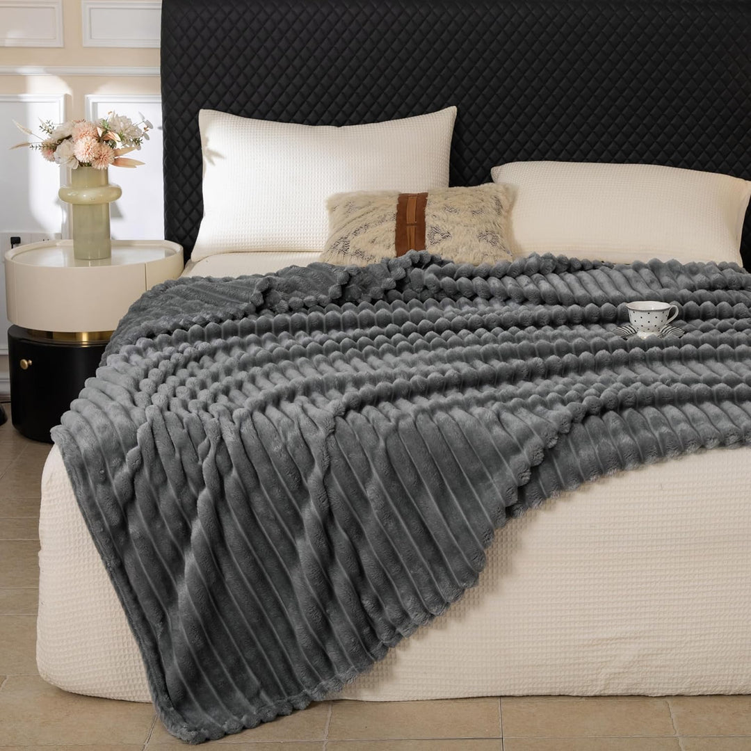Kuscheldecke - Warme Flausige Bettüberwurf Decke und Sofadecke - Streifen Design Mama, Frauen und Fr