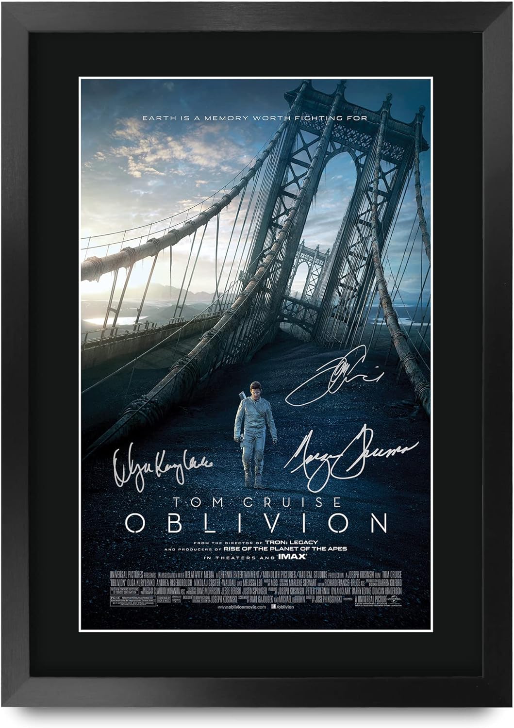 HWC Trading FR A3 Oblivion Tom Cruise Geschenke Geduckter Poster Signiertes Autogramm Foto für Fans