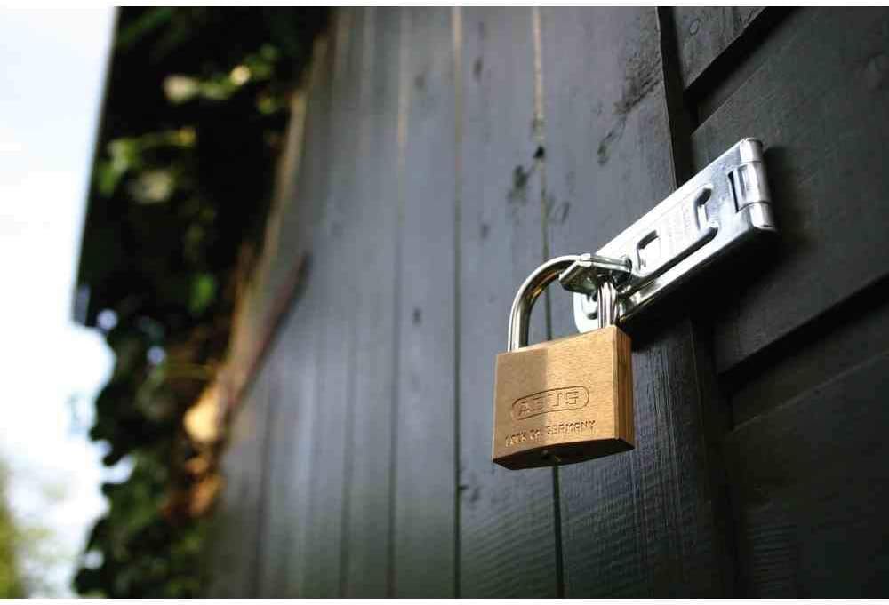 ABUS Vorhängeschloss Messing 85/40HB63 - mit hohem Bügel - für Kellertüren, Schuppen u. v. m. - wett