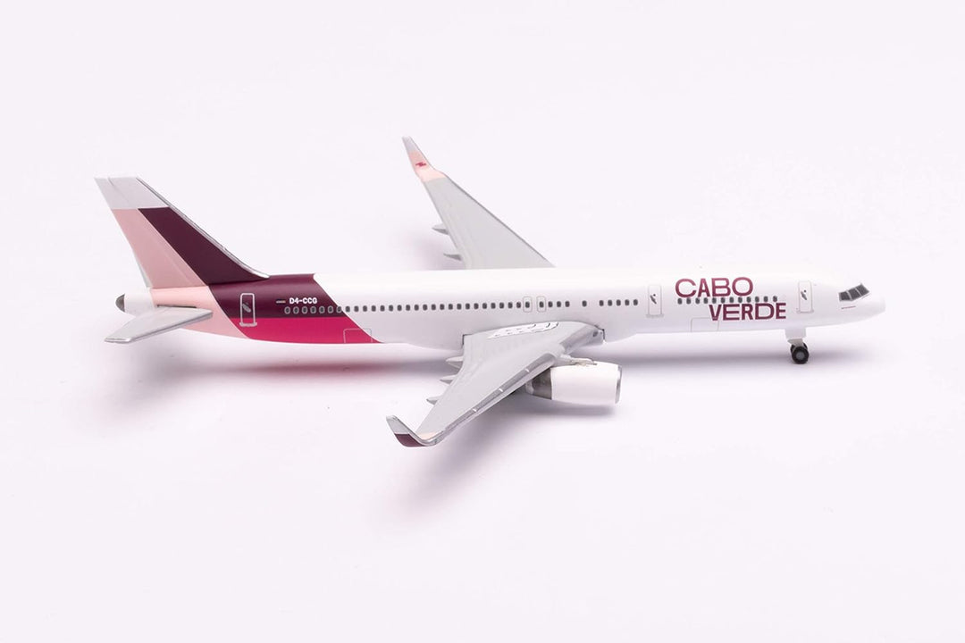 herpa 534598 Cabo Verde Airlines Boeing 757-200-Island of Santiago Colors – D4-CCG Baía de Tarrafal,
