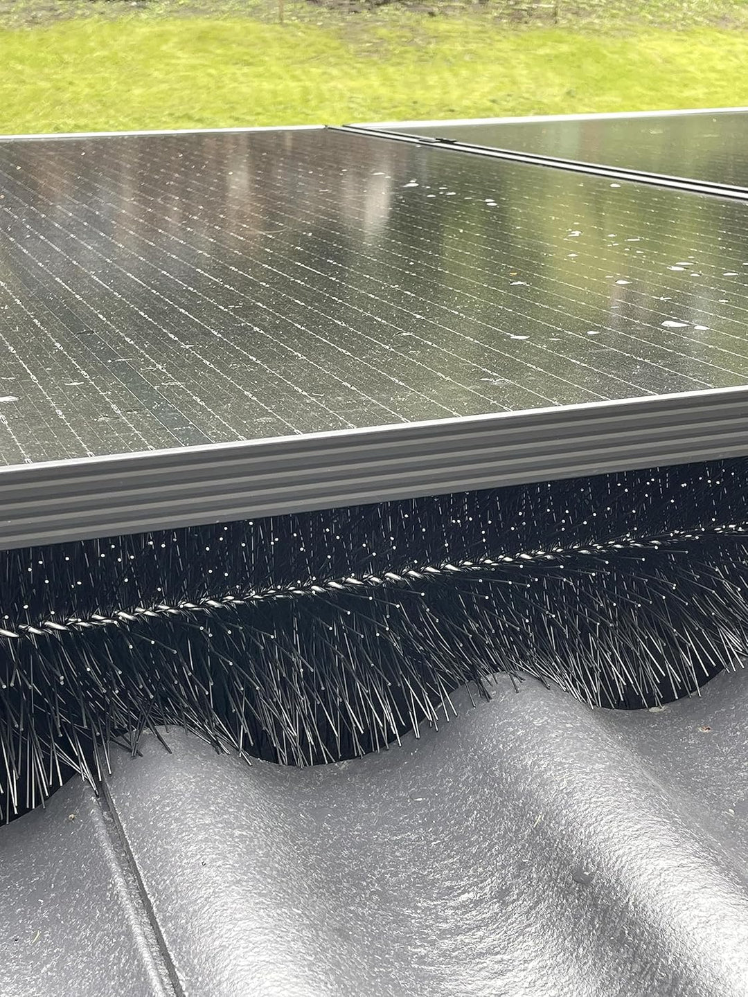 30 m 30 Stück Dachrinnenbürste Länge - 100 cm Durchmesser - 12 cm | UV-beständig | Laubschutz | Mard