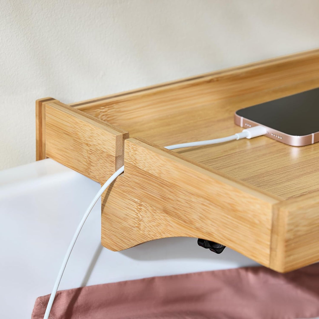 SoBuy Bettablage mit Kabelführung Nachttisch Regal für Mobiltelefon, Fernbedienung aus Bambus klemmb