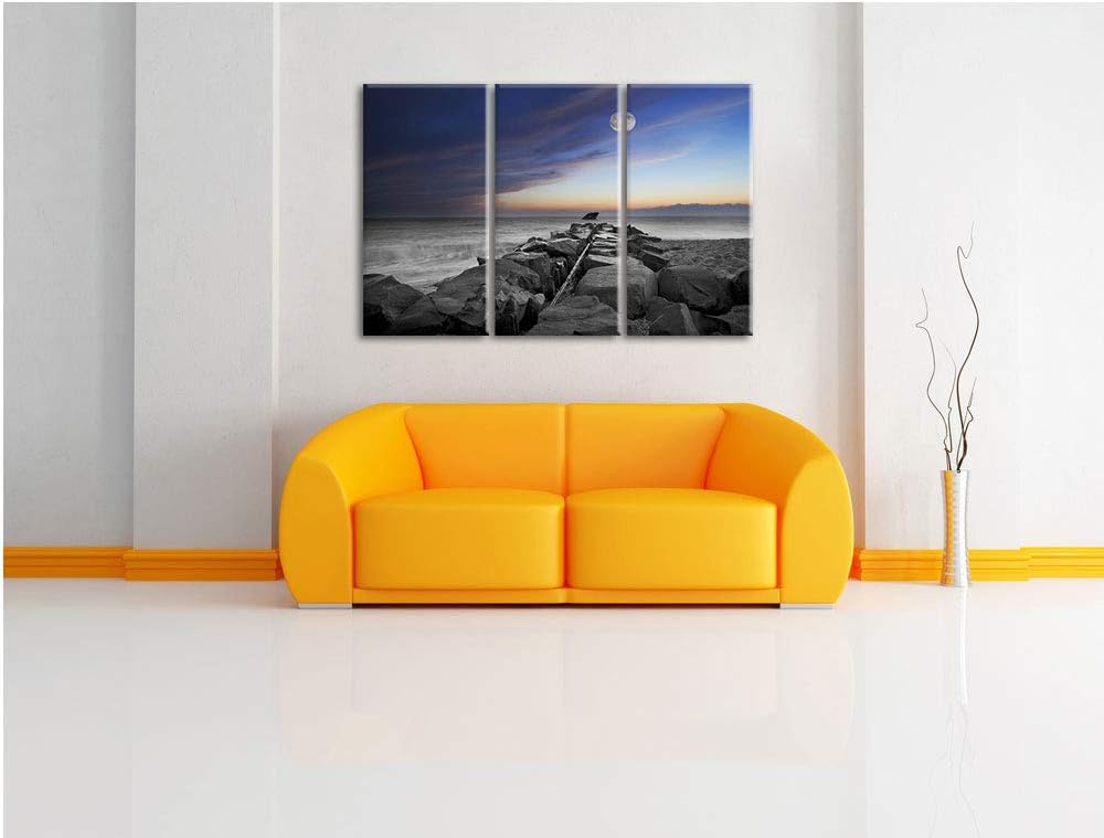 Steinmauer am Meer bei schönem Abendhimmel schwarz/weiss 3-Teiler Leinwandbild 120x80 Bild auf Leinw