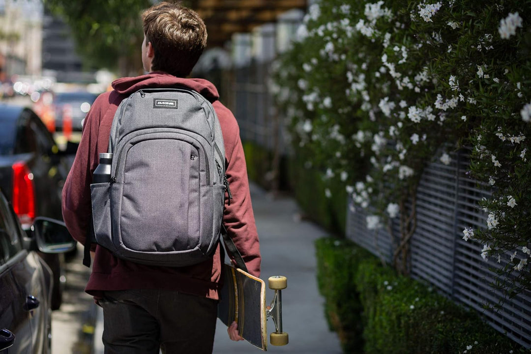Dakine Rucksack Campus, widerstandsfähiger Rucksack mit Laptopfach und Schaumstoffpolster am Rücken