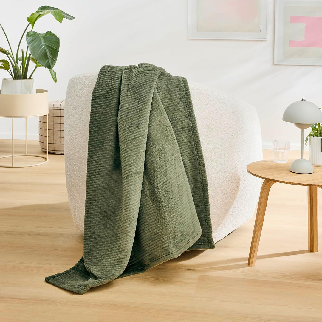 Ibena Cord Decke 150x200 cm - Baumwollmix weich, Made in Germany, warm & waschbar, Kuscheldecke grün