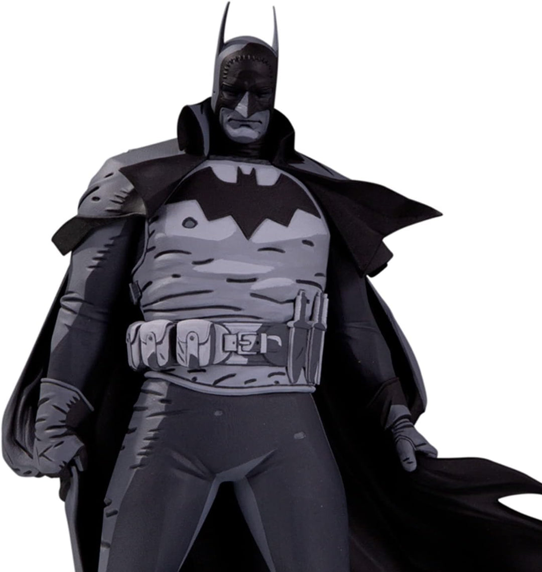 DC Direct Batman Statue aus Kunstharz, 1:10, Schwarz/Weiss, Batman