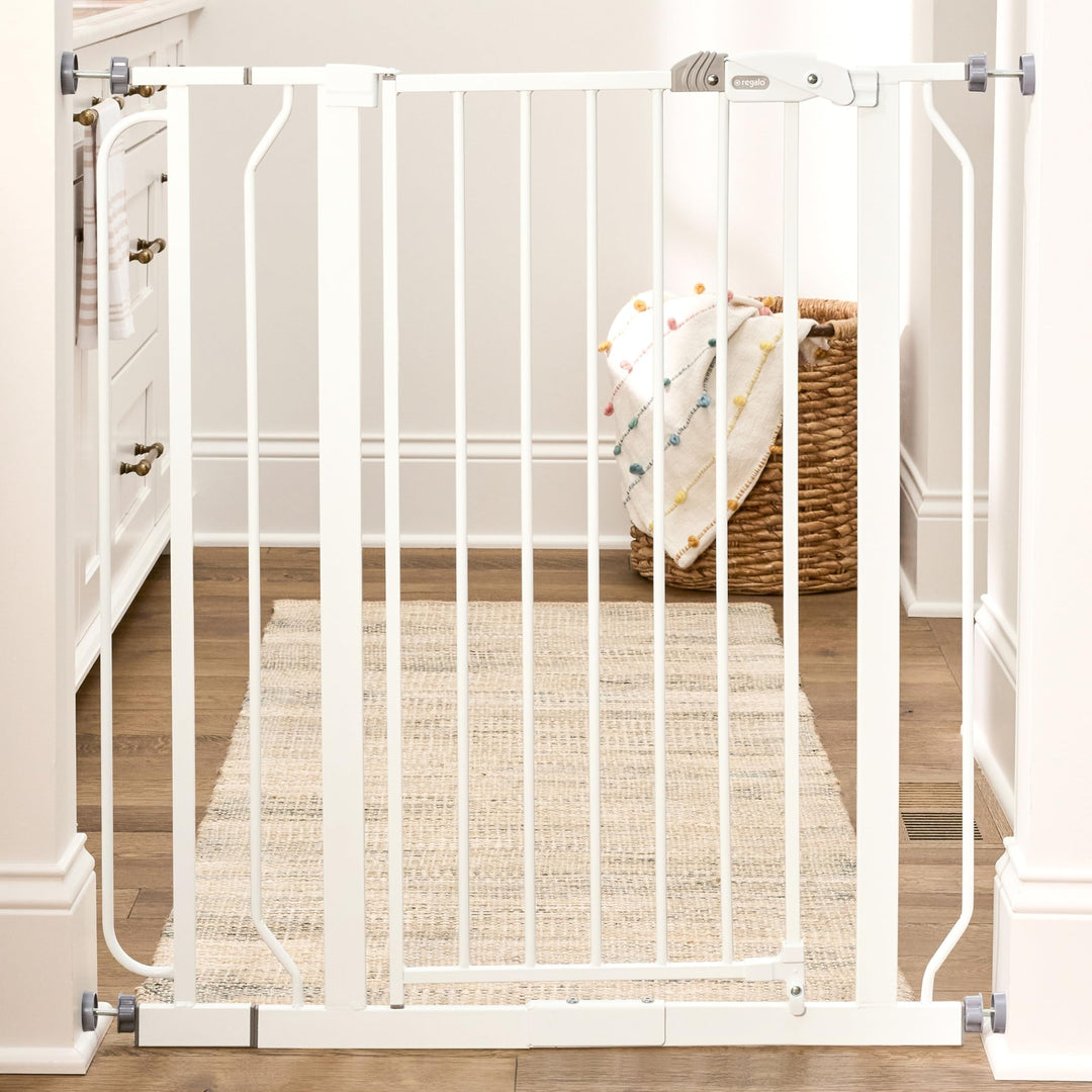 Regalo Easy Step Baby-Schutzgitter, Druckbefestigung, inklusive Verlängerungs-Kit (104 cm) Weiss, We