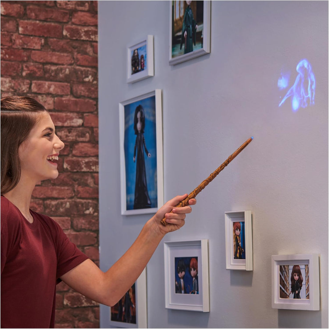 Wizarding World Harry Potter - Leuchtzauberstab von Hermine Granger mit Patronus-Projektion,, ca. 33