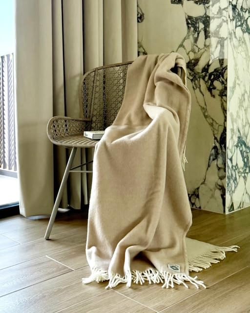 JOWOLLINA & WoolOnly Plaid mit Fransen aus 100% feiner Merinowolle (130x180 cm, Chai Latte) 130x180