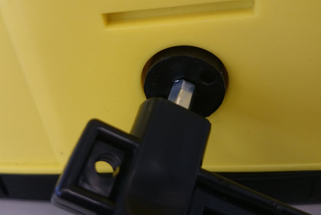 UvV UVWARNBTX2 Sparset 2 x Baustellenleuchte, Warnleuchte gelb - mit Schloss, LED, inkl. 4 Batterien