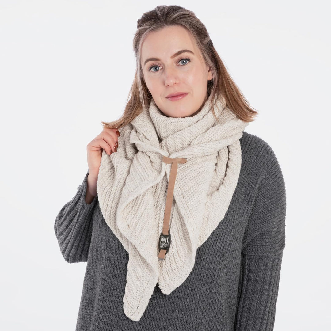 KNIT FACTORY - Demy Dreiecksschal - Damen Strickschal mit Wolle - Winterschal - Herbst & Winter Esse