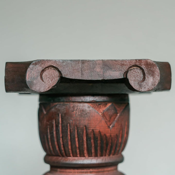 livasia gedrehte Deko Holzsäule 80cm – Antik-Look Podest, Blumensäule, Dekosäule aus Albiziaholz – B