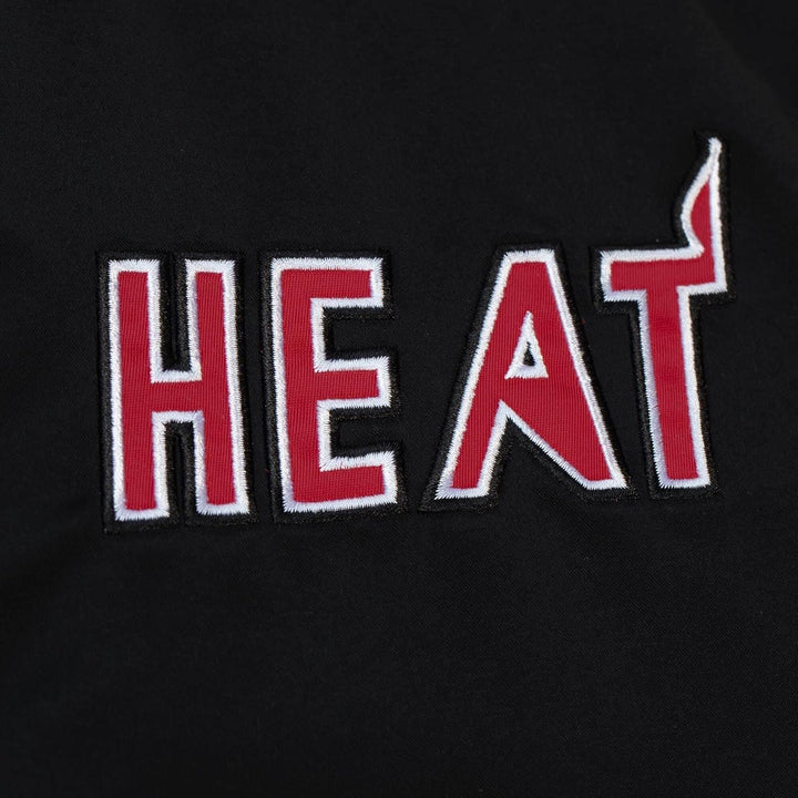Mitchell & Ness NBA Heavyweight Satin Jacket M Miami Heat, Schwarz, M Miami Heat, Schwarz