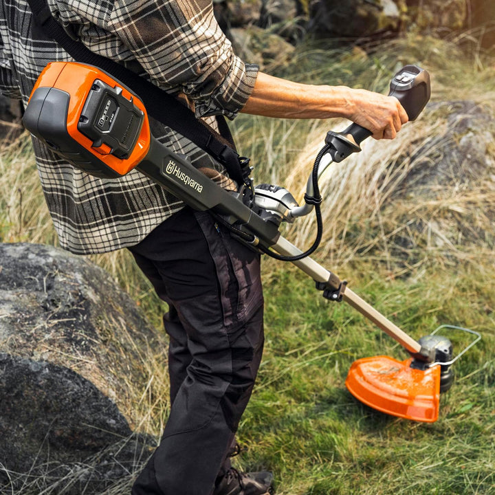 Husqvarna 220iR Akku-Rasentrimmer (ohne Akku und Ladegerät) – 36V-Rasentrimmer mit bürstenlosem Moto