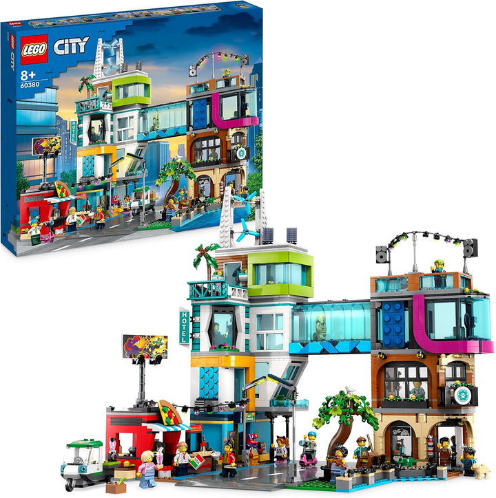 LEGO 60380 City Stadtzentrum Set, Modellbausatz, Spielzeug mit Spielzeugläden wie Friseur, Tierarzt,