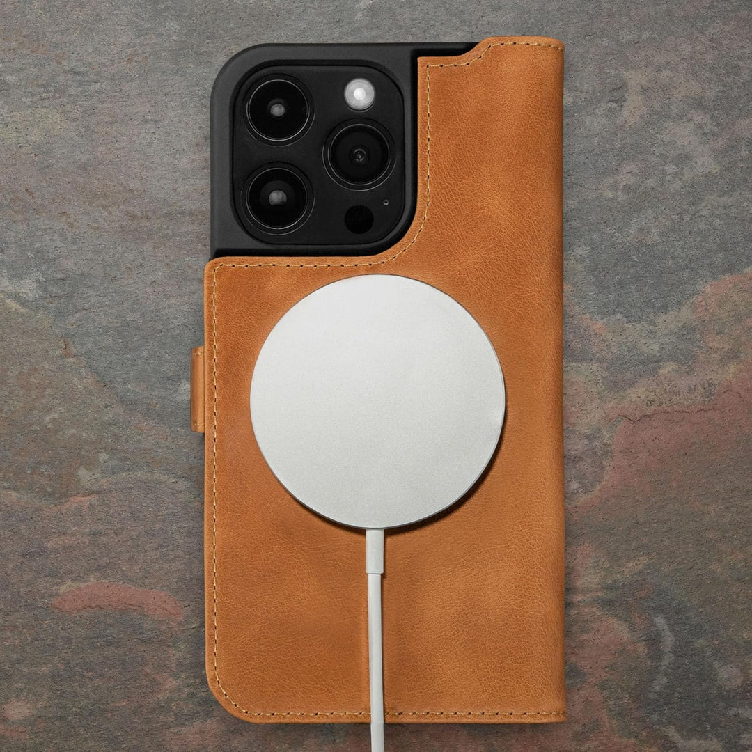 TORRO Hülle kompatibel mit iPhone 15 Pro – Premium Lederhülle mit Standfunktion und Kartenfächern (k