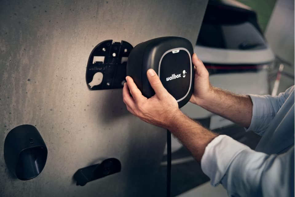 Wallbox Pulsar MAX Kit (Elektrofahrzeug-Ladegerät, Leistungsmesser und Dockkabel) 7,4 kW, 5 m, T2, S