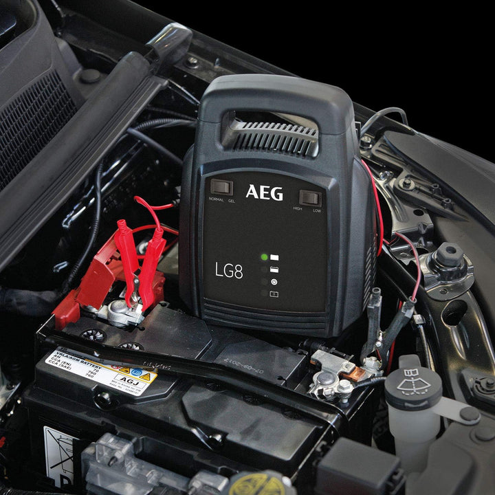 AEG Automotive 10273 Batterieladegerät, 12 V, 8 Amp, LED Anzeige, Erhaltungsladegerät Batterieladege