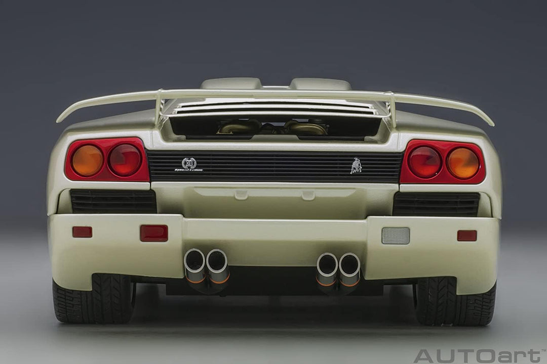 AUTOart Lamborghini Diablo SE30 JOTA weiss metallic Modellauto 1:18