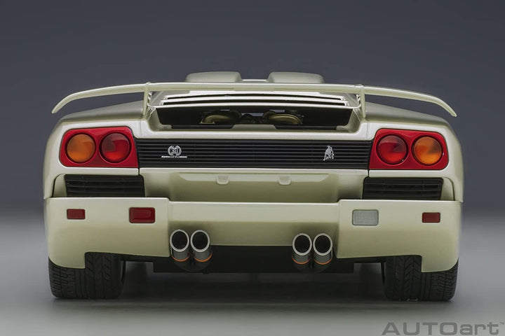 AUTOart Lamborghini Diablo SE30 JOTA weiss metallic Modellauto 1:18