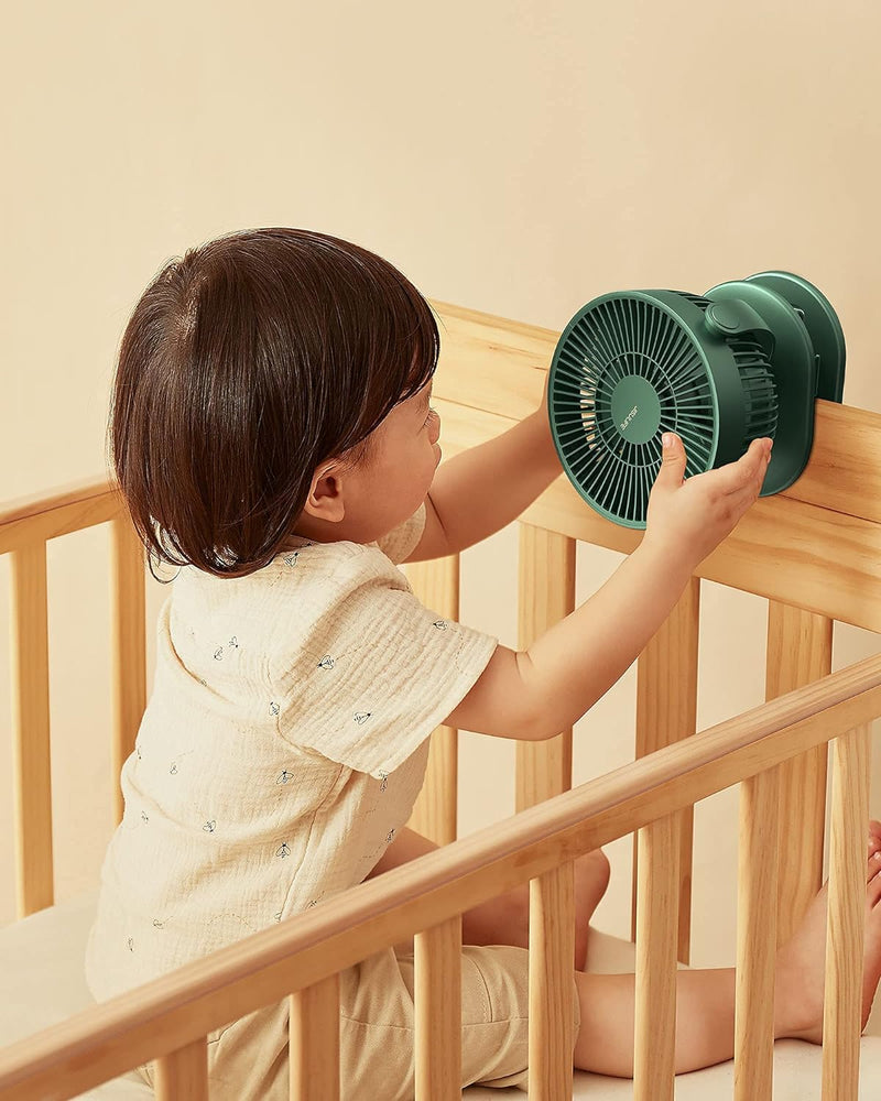 JISULIFE Mini USB Ventilator, Clip Akku Tischventilator Sehr Leise Klein mit 4000mAh Batterie, 4 Ges