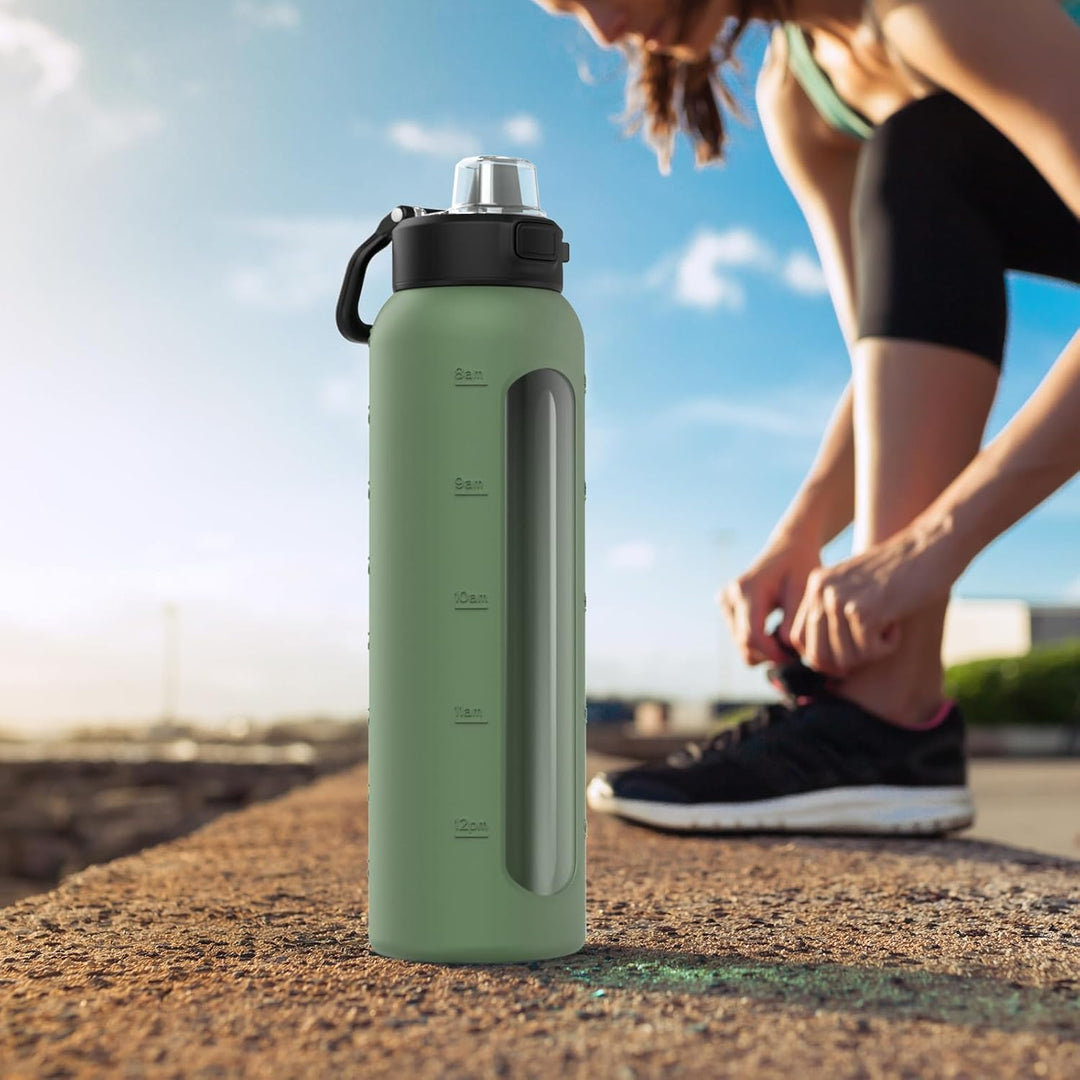 BLUEGO 700ml Trinkflasche Glas mit Strohhalm und Griff Auslaufsichere Wasserflasche mit Silikonhülle