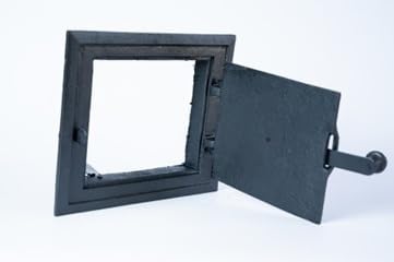Gusseiserne Ofentür mit Riegel - 25,2 x 21,5 cm – Brotofentür - Pizzaofentür - Steinofentür - Kamino