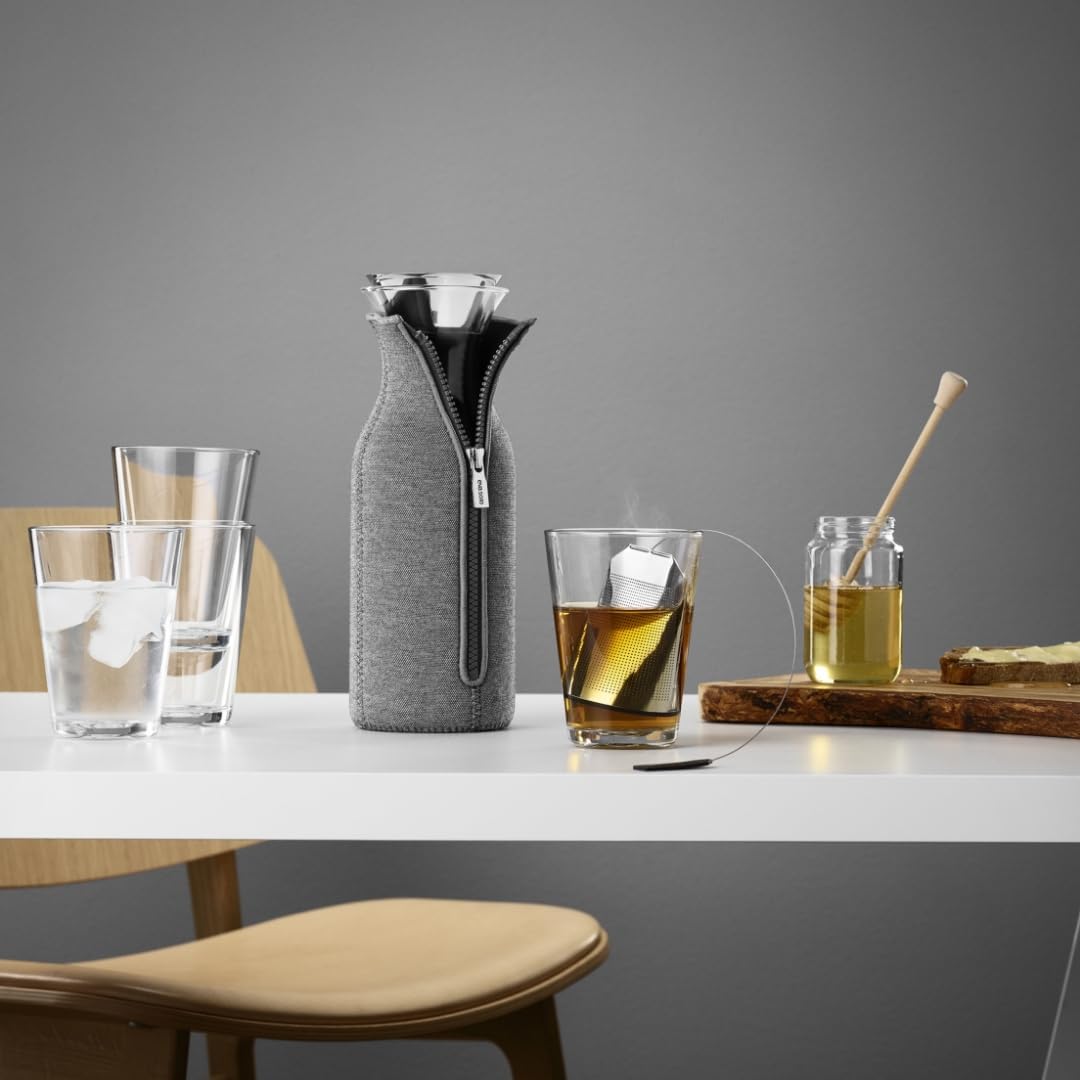 EVA SOLO – Kühlschrankkaraffe | skandinavisches Design | 1 Liter - 1.0l| Borrosilikat-Glas, Edelstah
