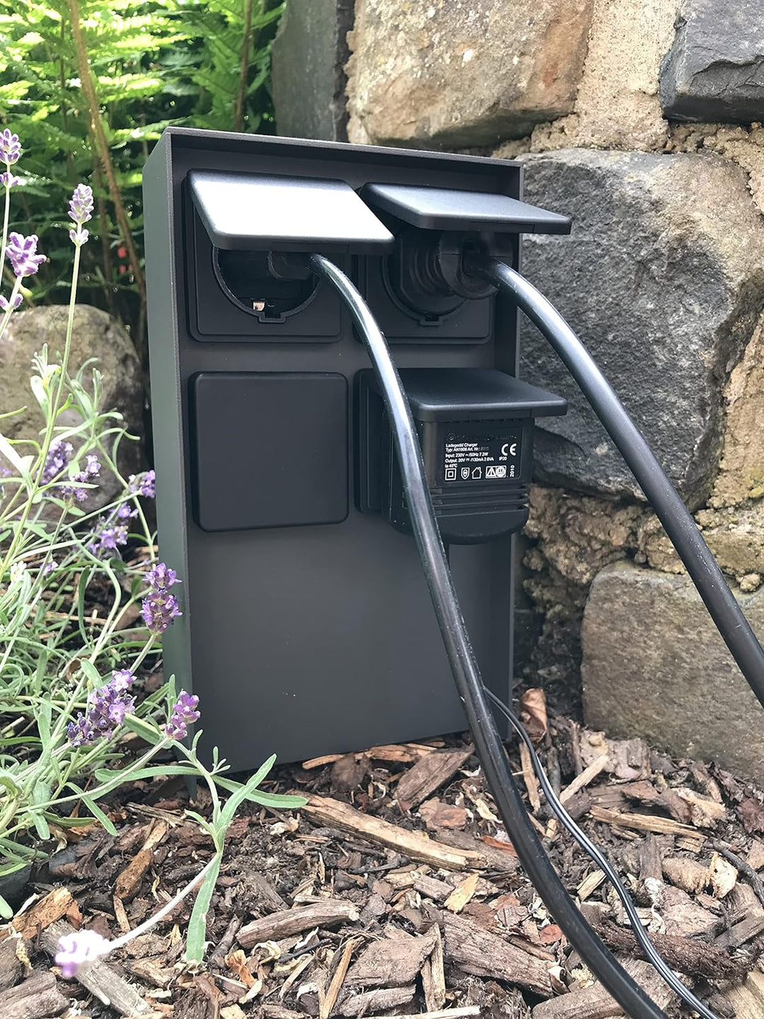 Bold 19561 Abano Aussen-Steckdose-Garten (Steckdosen-Säule) mit 4-Fach Stecker in Anthrazit (IP44 Ou