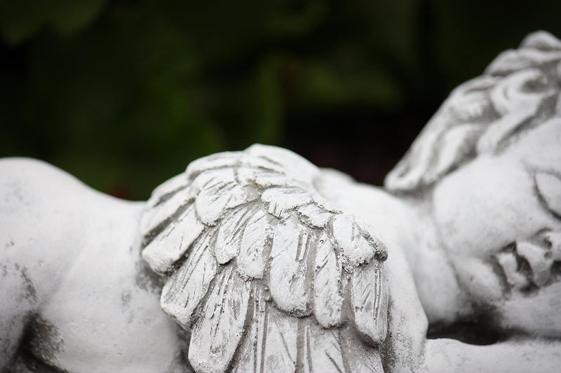 stoneandstyle Steinfigur Engel liegend mit Flügel, Frost- und wetterfest bis -30°C, massiver Steingu