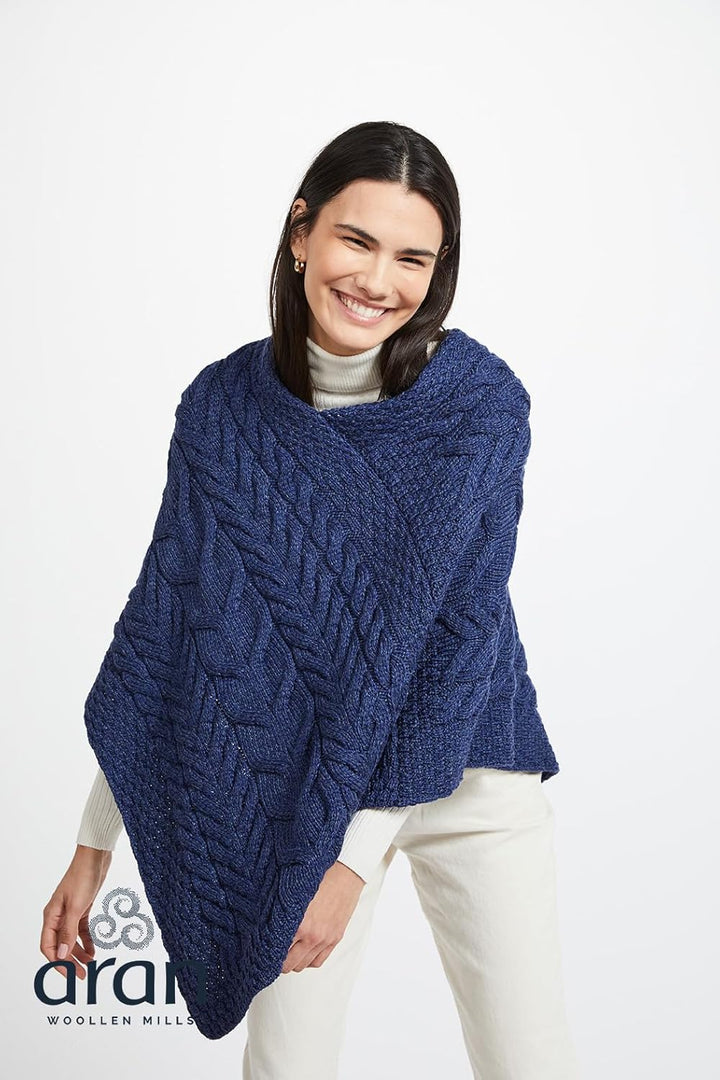 Aran Woollen Mills Superweicher Stilvoll Poncho aus 100% Merinowolle Einheitsgrösse Blau, Einheitsgr